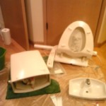 トイレ解体作業